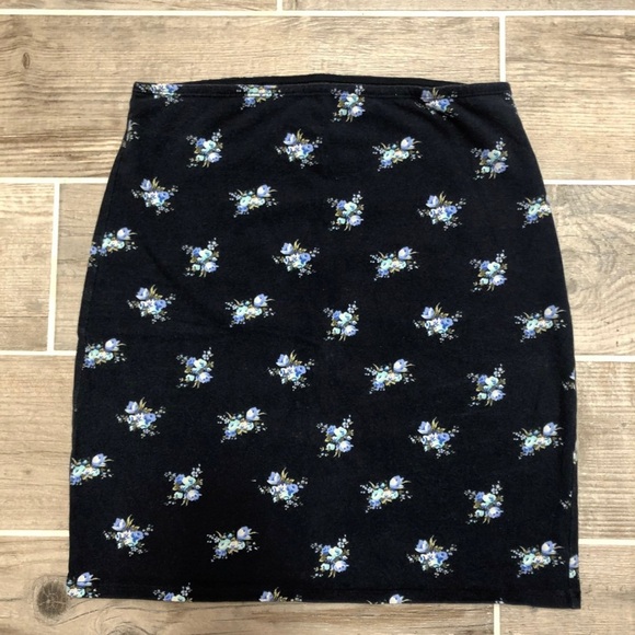 Abercrombie & Fitch Dresses & Skirts - Abercrombie & Fitch Black and White Mini Pencil Skirt